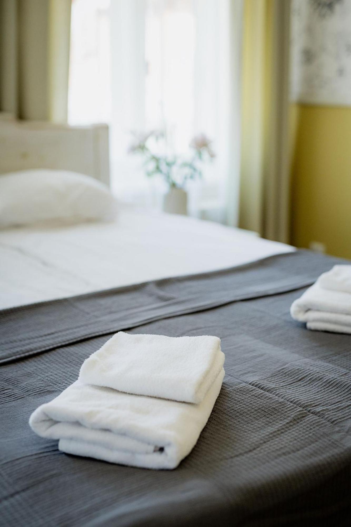 Vanalinna Hotel Kuressaare Exteriör bild